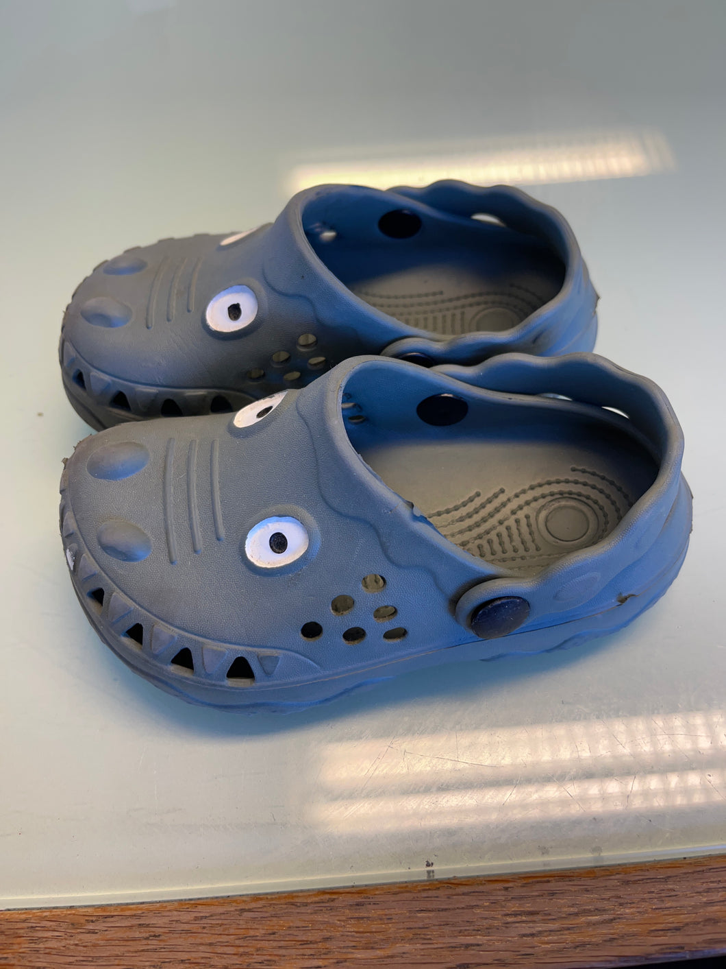 Grön tofflor 25