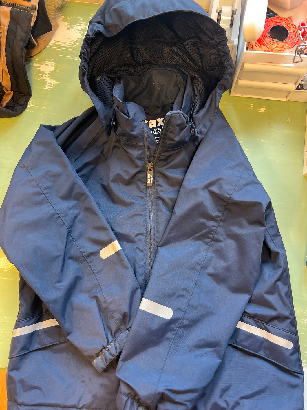 Blå jacka kaxs 122