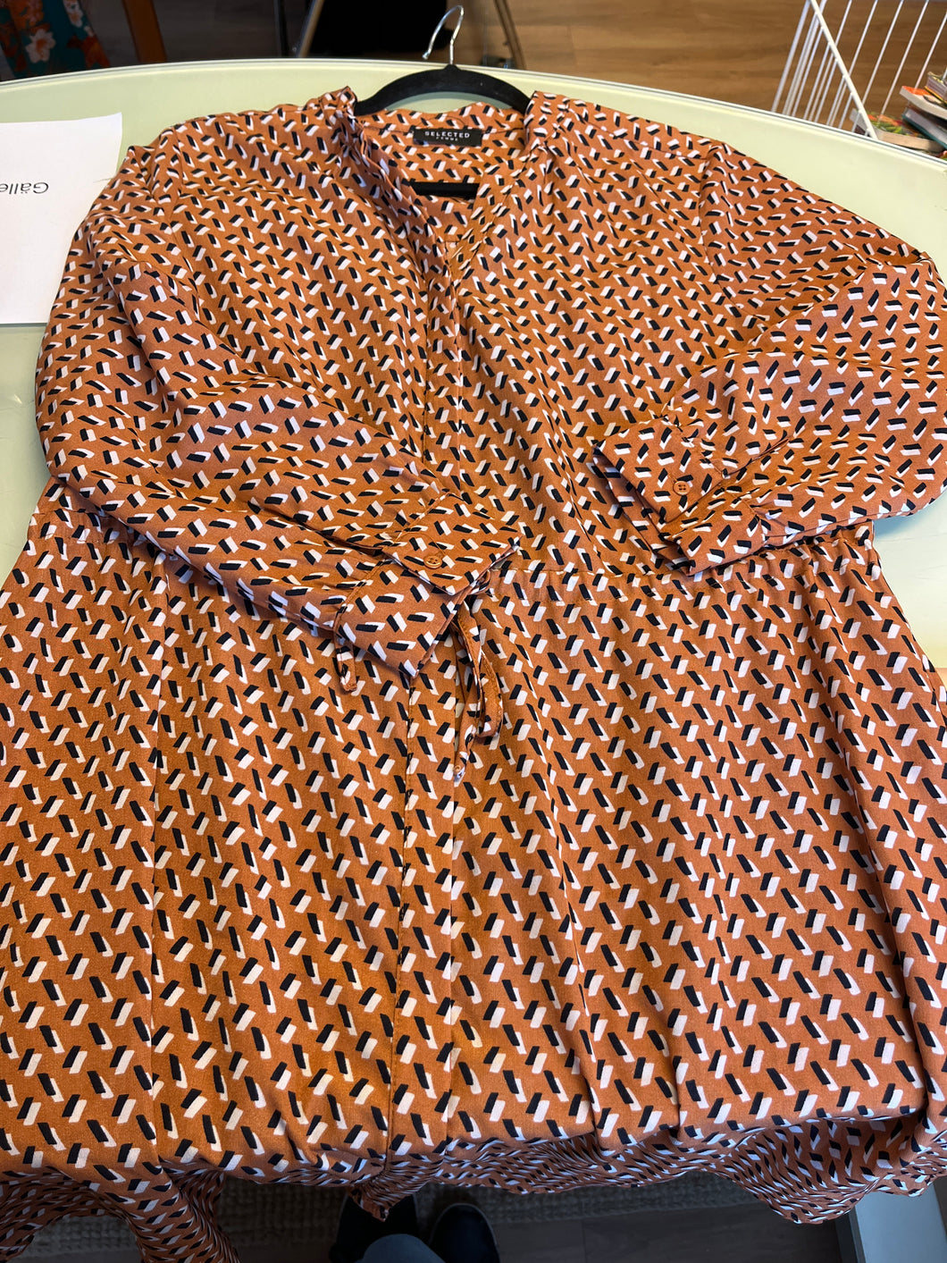 Brun mönstrad klänning Selected Femme 38