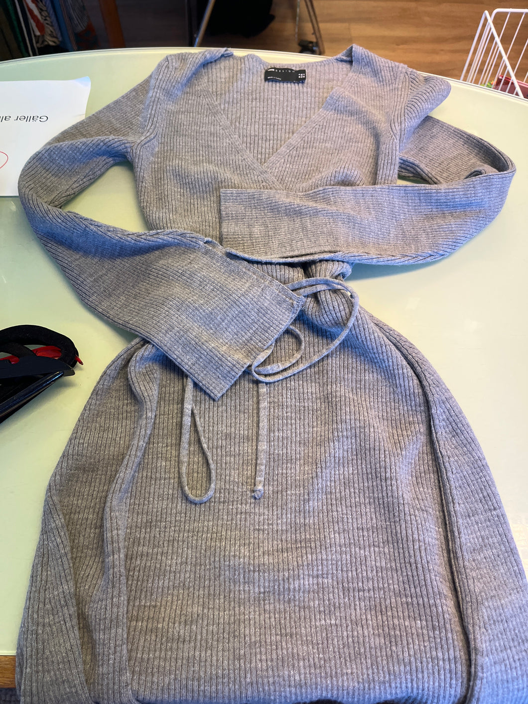 Grå stickad klänning asos 36